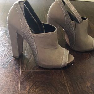 BCBG grey leather wide heels